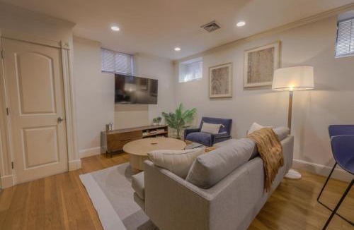 Fenway–Kenmore Apartment | Simple 2 Bed 2 bath Close to Fenway