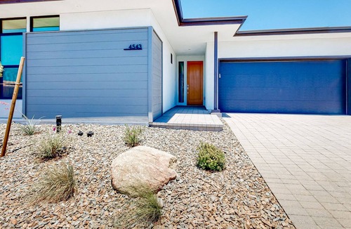 Prescott Valley House | Single level snowbird-friendly home with fenced backyard, washer/dryer, WiFi