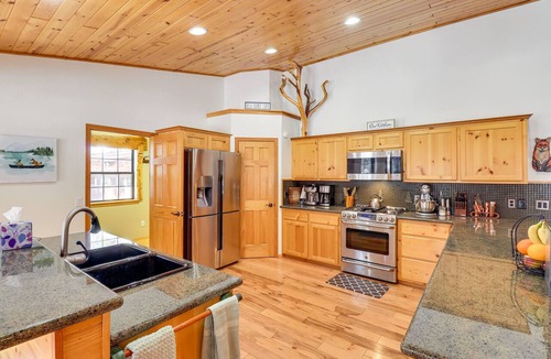 Pinetop Cabin | Ski, Hike & Relax Fireside! Pinetop Family Retreat