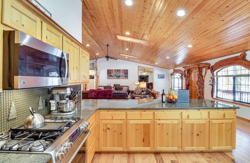 Pinetop Cabin | Ski, Hike & Relax Fireside! Pinetop Family Retreat