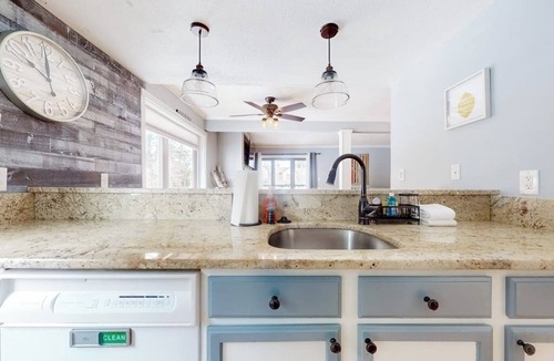 Brownsville Condo | Ski-in/out condo with prime location for skiing & hiking