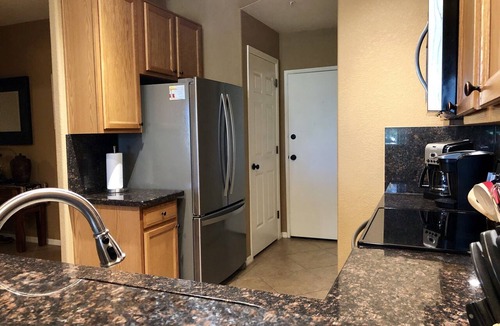 Superstition Lakes Condo | SL Lakes Condo w/GOLF VIEWS, Gated Comm w/Htd POOL &Spa, Walk to Mall w/Eats & Theater