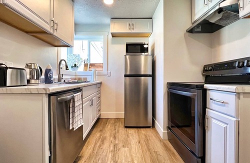 South Salt Lake House | SLC Mtn Escape: Hot Tub, King Bed, Gated Parking