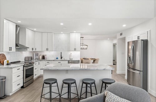 Park Scottsdale Four House | Sleeps 10-Heated Pool-Hot Tub-King Bed-BBQ-5 Mins to Old Town