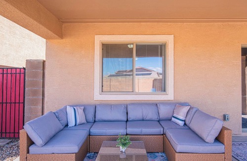 Glendale House | Sleeps 18! Movie Theater, Arcade & King Suites near Stadium