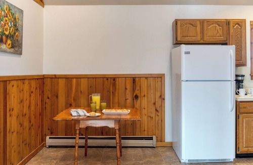East Jewett House | Sleeps 26 | Mountain Home | Pool + Hot Tub + Lake + Game Room + Sand Volleyball