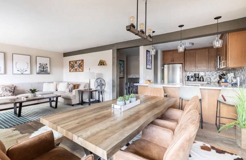 Mammoth Lakes Condo | Slopeside remodeled mountain cabin ski in ski out!