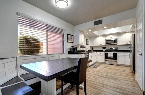 Paradise Valley Village Condo | So SnAZzy Ground Floor King