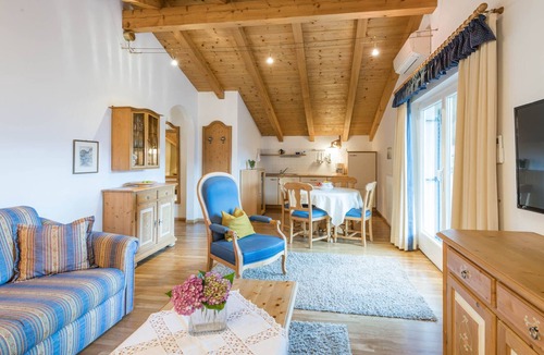 Postal Apartment | Sonnige Urlaubstage mit Pool bei Meran
