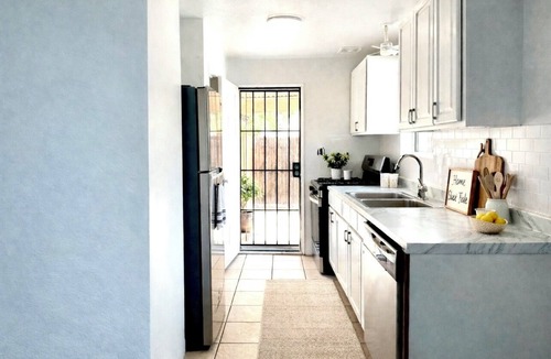 Blenman-Elm House | Sonoran Retreat - WALK to UofA & Arizona Inn! 2 BR & Bonus; Parking!