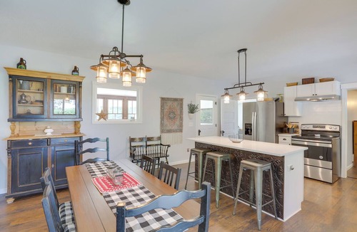 South Haven Cottage | South Haven Farmhouse w/Fire Pit, 4 Mi to Beach!