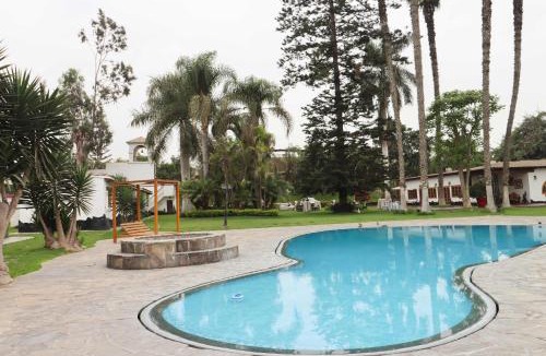Pachacamac House | Spacious 12BR Stay with Pool BBQ in Pachacamac