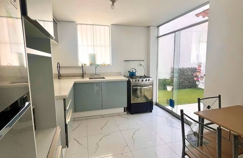 Yanahuara House | Spacious 2-story house - exclusive area of Arequipa, garage and garden