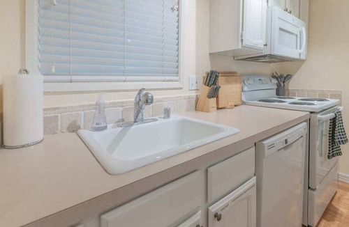 Grass Lawn Apartment | Spacious 2B2B Condo near downtown & Microsoft