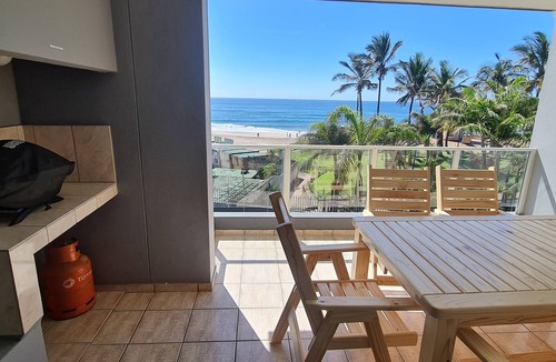 Margate Apartment | Spacious 3-bedroom apartment right on the beach in beautiful Margate with WiFi