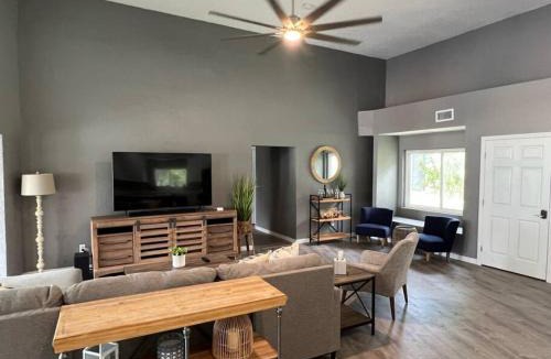 Crystal River House | Spacious 4 bedroom with 2 baths with Pool and boat dock