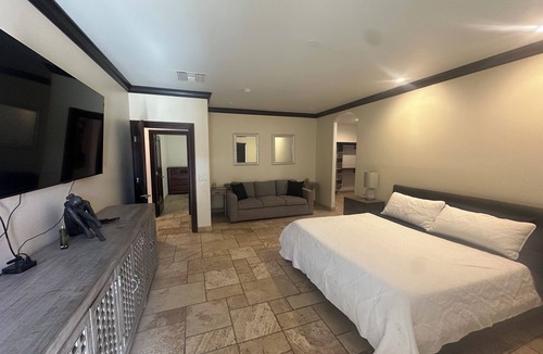 Laveen Village House | Spacious 5-bedroom farmhouse in Laveen with AC