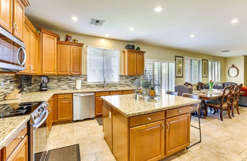 Camelback Plaza House | Spacious 5-bedroom house 3 min from Cardinals Stadium and West Gate shopping