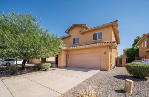 Gilbert House | Spacious 6-bedroom 3 Bathroom Entire House in charming Gilbert Sleeps 12