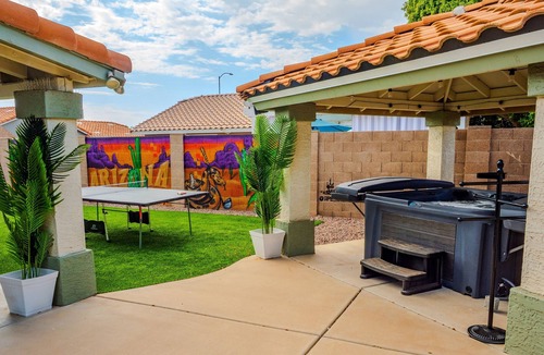 Mesa House | Spacious 6BR villa | Heated pool & hot tub | Mini golf, ping pong & billiards | Sleeps 16 | Close to golf, dining & outdoor fun