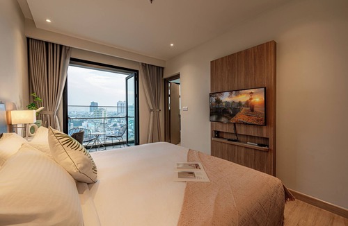 District 1 Apartment | Spacious 7-bedroom Apartment in Dist 1, Central Location, Pool & Gym, Zenity
