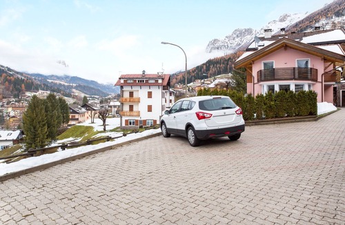 Moena Apartment | Spacious Apartment “Villa Pineta”with Mountain View