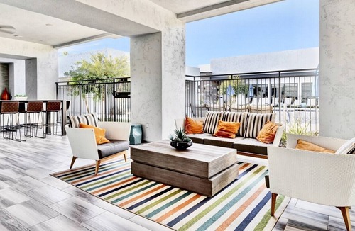 Arrowhead Ranch Apartment | ❤️Spacious Condo☞Desert Views⚫️Full Kitchen☞Pool☞Westgate☞Glendale☞WiFI/EV 🔌 FREE