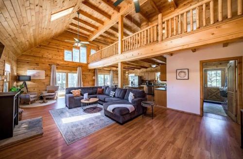 Flagstaff House | Spacious Cozy Cabin Retreat on 5-Acres with HotTub