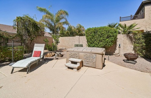 Arabian Crest House | Spacious Escape | Pool, Hot Tub & Room for Up to 14 Guests