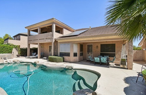 Arabian Crest House | Spacious Escape | Pool, Hot Tub & Room for Up to 14 Guests