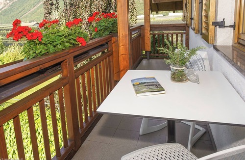 Ora Apartment | Spacious, family-friendly accommodation, 10 minutes from Lake Kaltern.