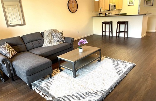 North Scottsdale Condo | Spacious furnished luxury 2 br 3 ba condo w2 car garage in Venu, pets OK