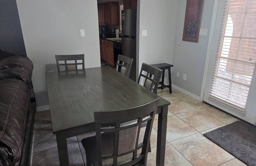 Chandler House | Spacious golfers retreat with free guest pass!