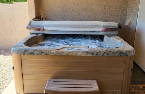 Chandler House | Spacious golfers retreat with free guest pass!