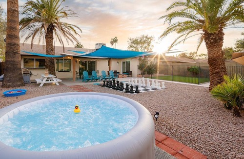Tempe House | Spacious house, large/secure/activity-filled back yard, child and dog friendly