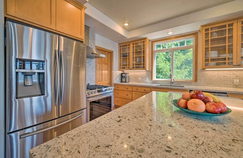 Lake Stevens Cottage | Spacious Lake Stevens Home w/Fire Pit, Patio
