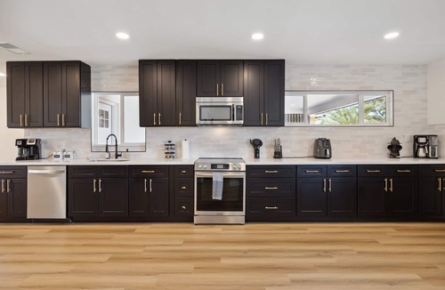 Village Grove House | Spacious Remodel 3BR 2BA – Prime Location Near It All!