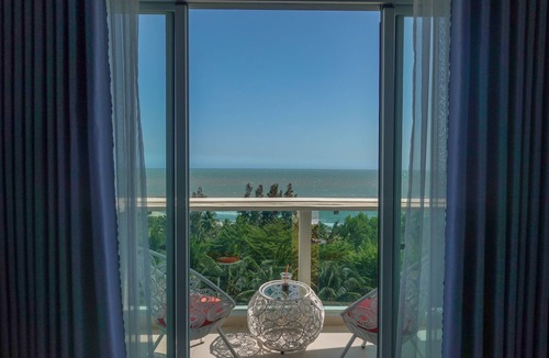 Phu Hai Beach Apartment | Spacious Studio Apartment w/Balcony and Sea View - Free Parking, Private Beach,