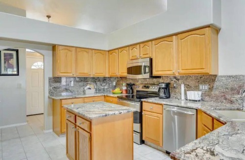 Casas Adobes House | Spacious Tucson Getaway w/Private Hot Tub