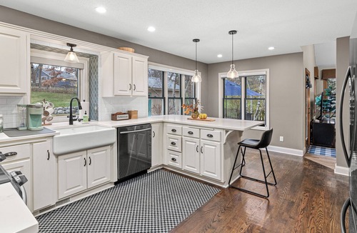 Chanhassen House | Spacious Well Appointed Retreat Minutes from Excelsior, Lake Minnetonka & More