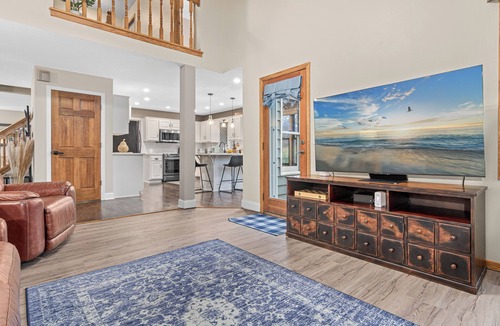 Chanhassen House | Spacious Well Appointed Retreat Minutes from Excelsior, Lake Minnetonka & More