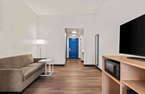 Gilbert Hotel | Spark by Hilton Phoenix East Mesa