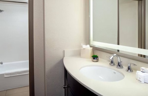 Camelback East Hotel | Standard King at Holiday Inn & Suites Airport North - Pool and Outdoor Dining