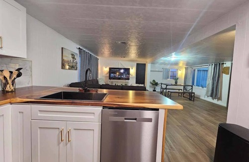 Meadview Apartment | Stargaze Grand Canyon