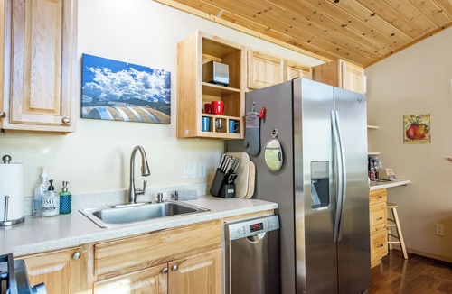 Cornville Cottage | Stargazer Cottage Near Sedona Pool Hot Tub King Bed