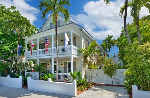 Historic Seaport Condo | STARS ~ 4 bedroom, 2 Bath Condo, Shared Heated Pool, Downtown Location!