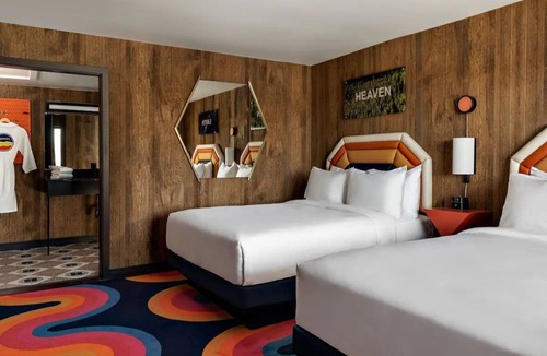 Flagstaff Hotel | Stay at a Charming Flagstaff Retreat Near Attractions | Starlite Lanes - 0.9 mi