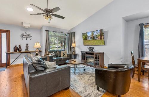 Flagstaff Ski Chalet | Stay at the Spacious and Stunning Pinecone Lodge! Privacy! Dogs Ok!