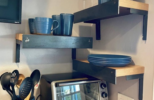 Peter Howell Apartment | Stay near UAZ in Tucson's cozy 1-bedroom