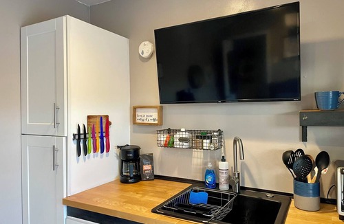 Peter Howell Apartment | Stay near UAZ in Tucson's cozy 1-bedroom